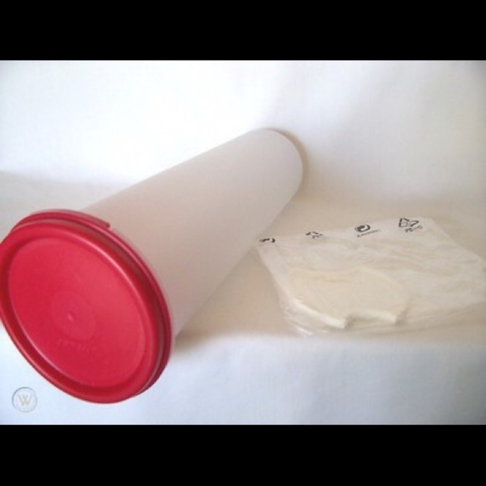 Tupperware Spaghetti Holder with red lid